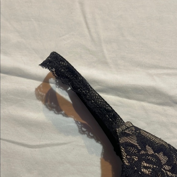 Marilyn Monroe Black Bra with Molded Cups and Underwire - Picture 4 of 8